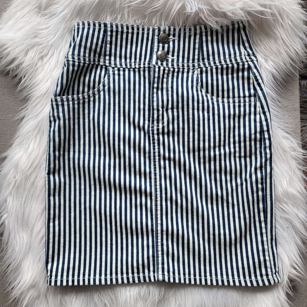 Cecil McBee Blue and White Pin strip high Waisted Strerch Mini Skirt